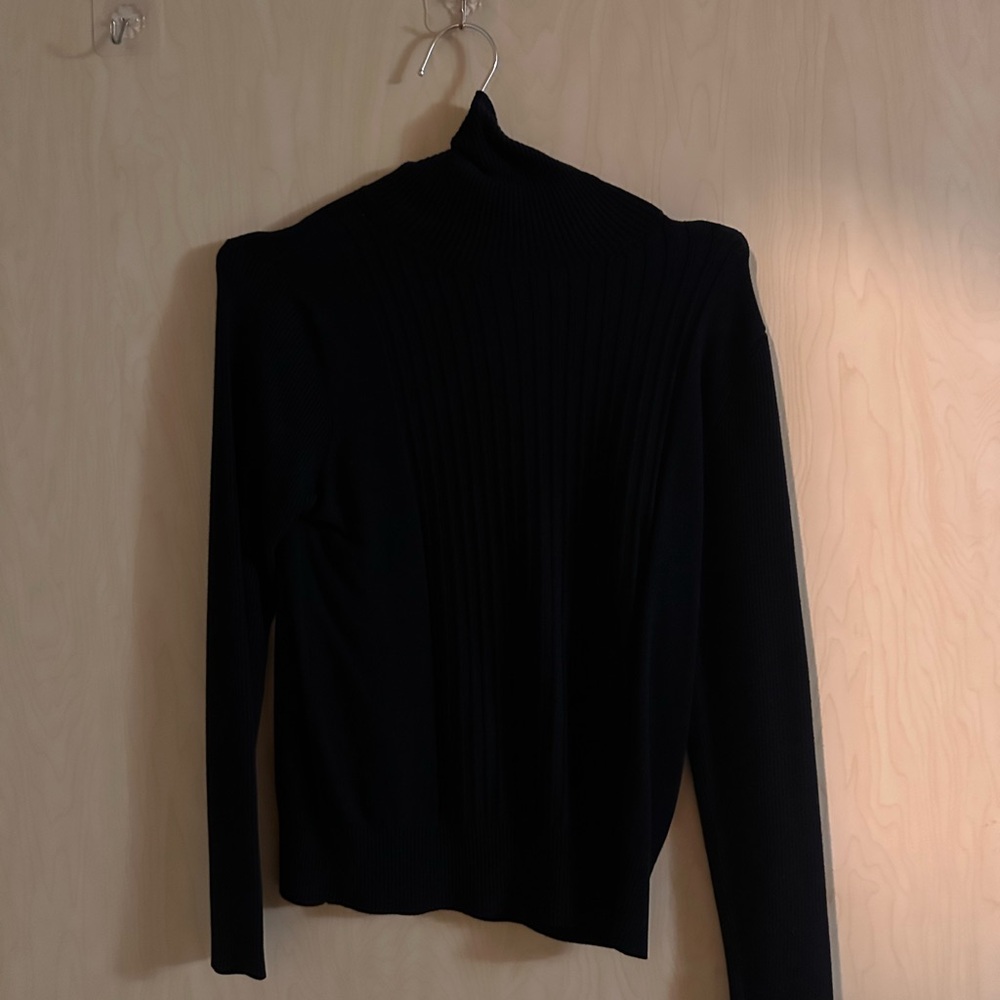 H&M black turtleneck sweater